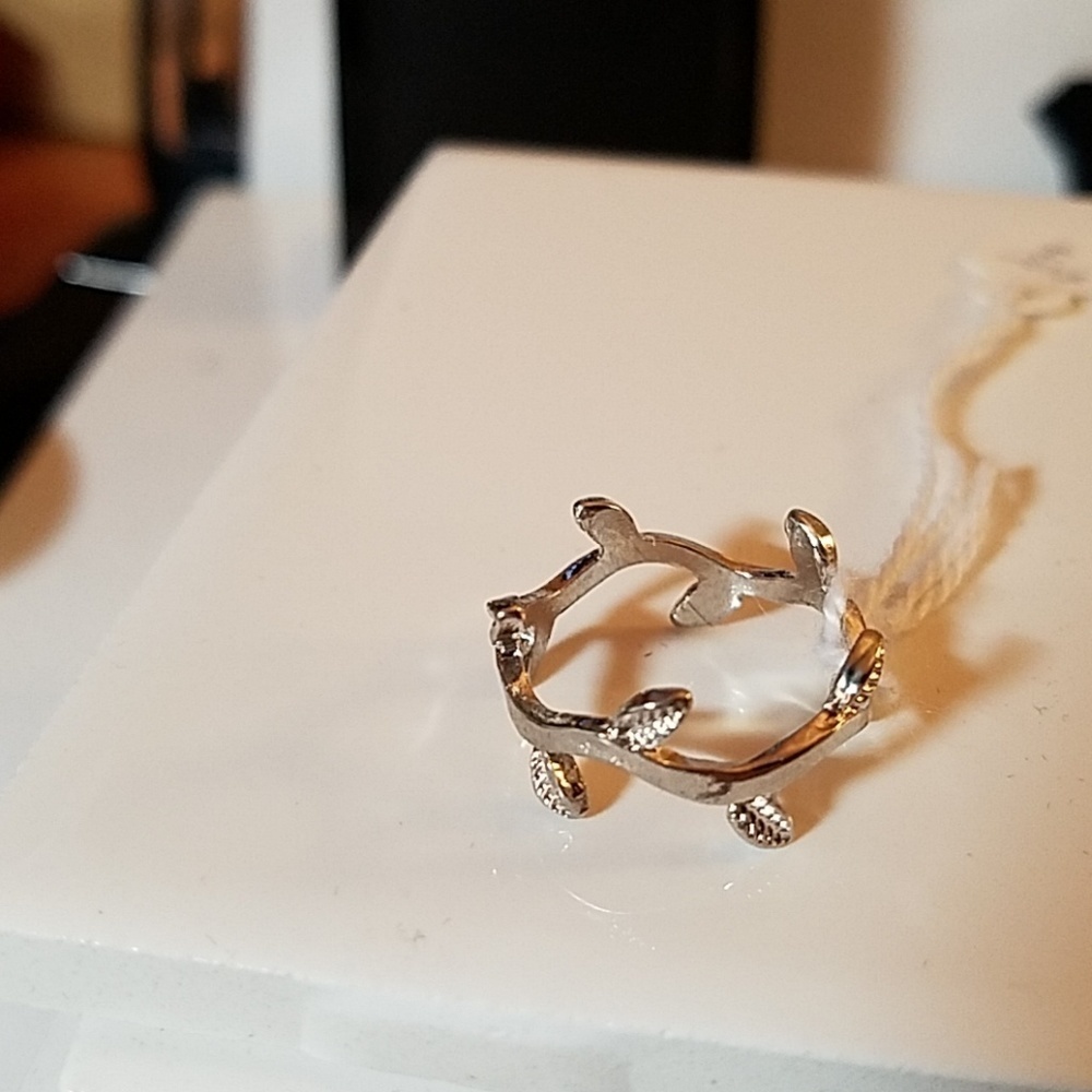 Vine Leaf Band Silver Tone Size 7